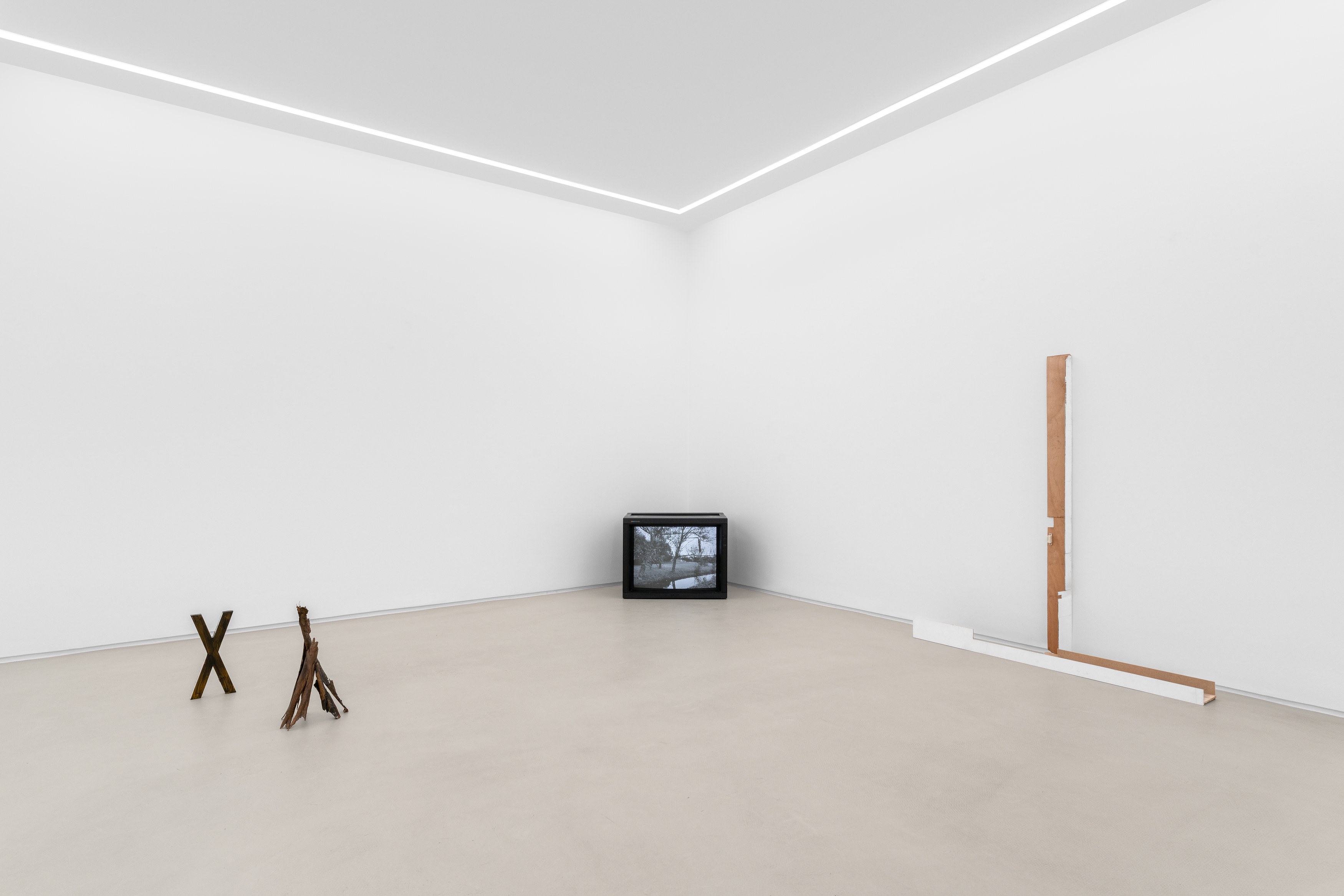 Bas Jan Ader, Hélène Janicot, Park McArthur, Where It Doesn’t Reach at Lo Brutto Stahl, photo 17
