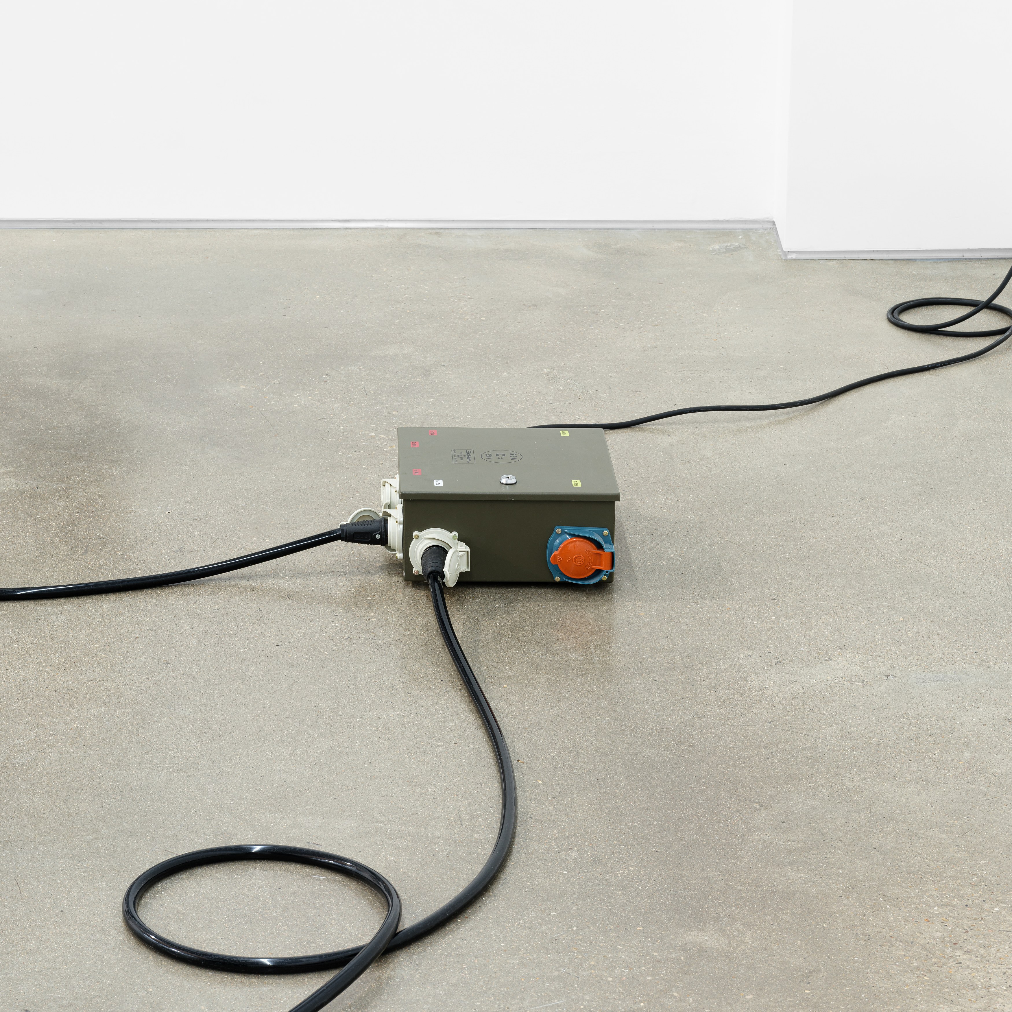 As the veneer of democracy starts to fade, As the veneer of democracy starts to fade at Galerie Derouillon, photo 6