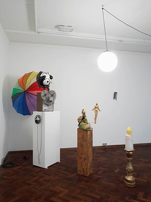Image 7 of 32