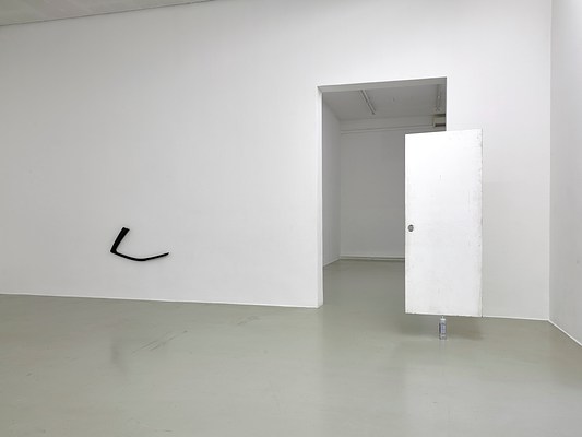 Image 2 of 7