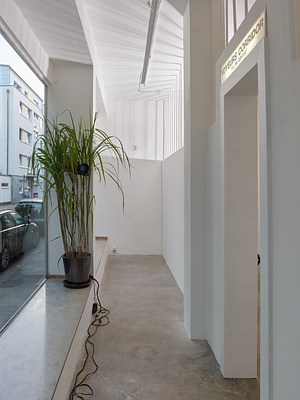 Image 6 of 28