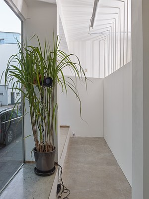 Image 7 of 28