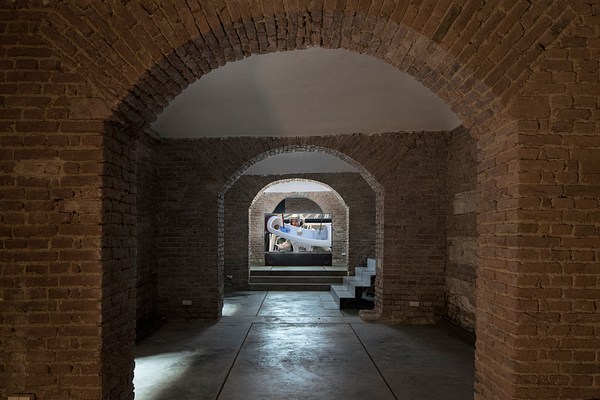 Image 14 of 32