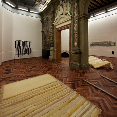 Image 4 of 16