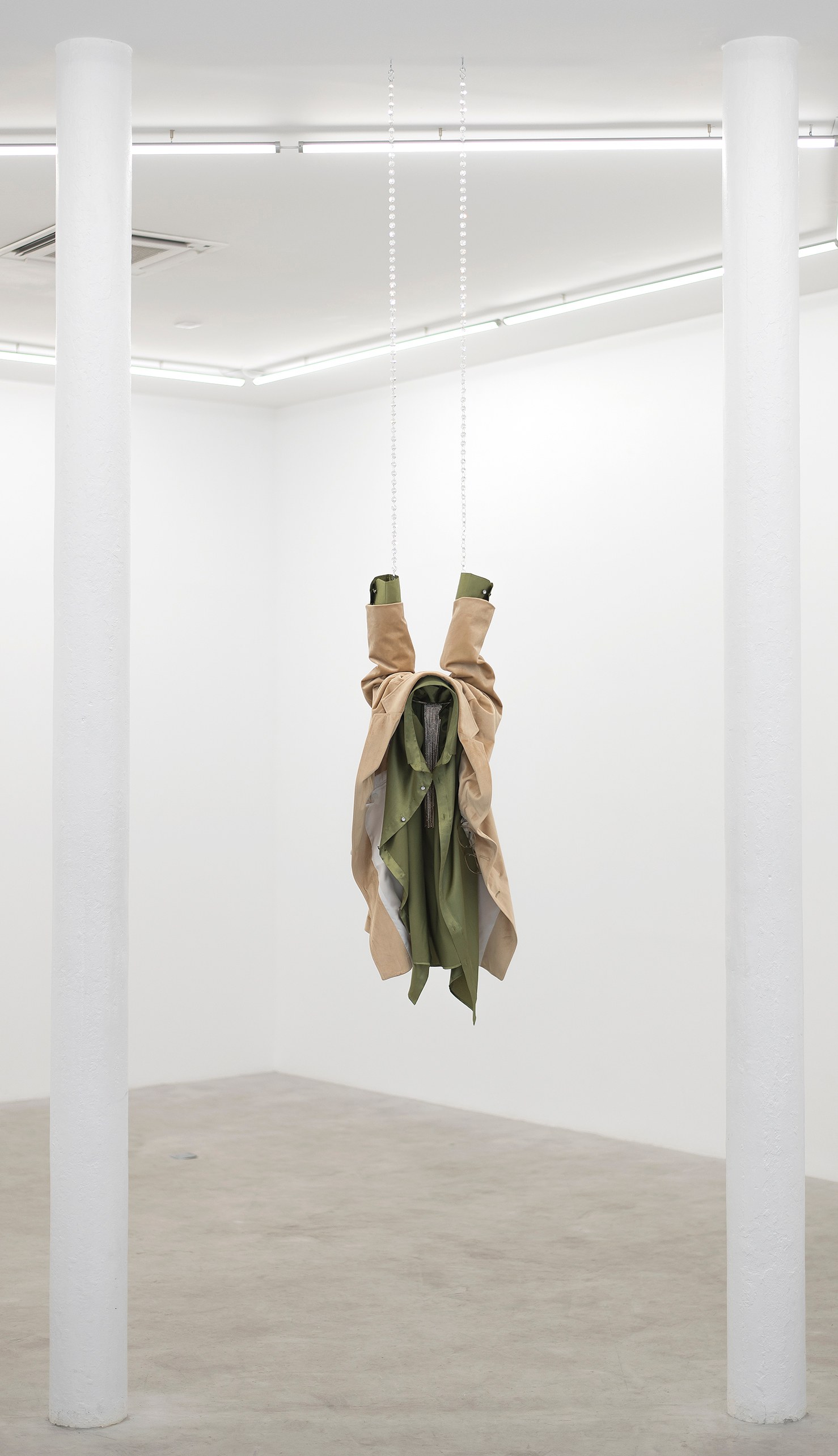 Kayode Ojo, Betrayal at Galerie Balice Hertling, photo 9