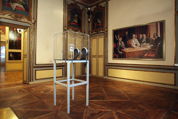Image 2 of 7