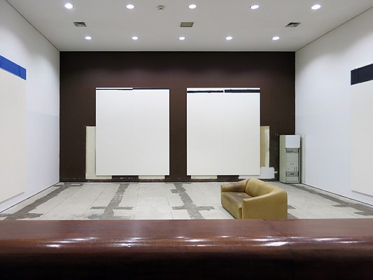 Image 2 of 32