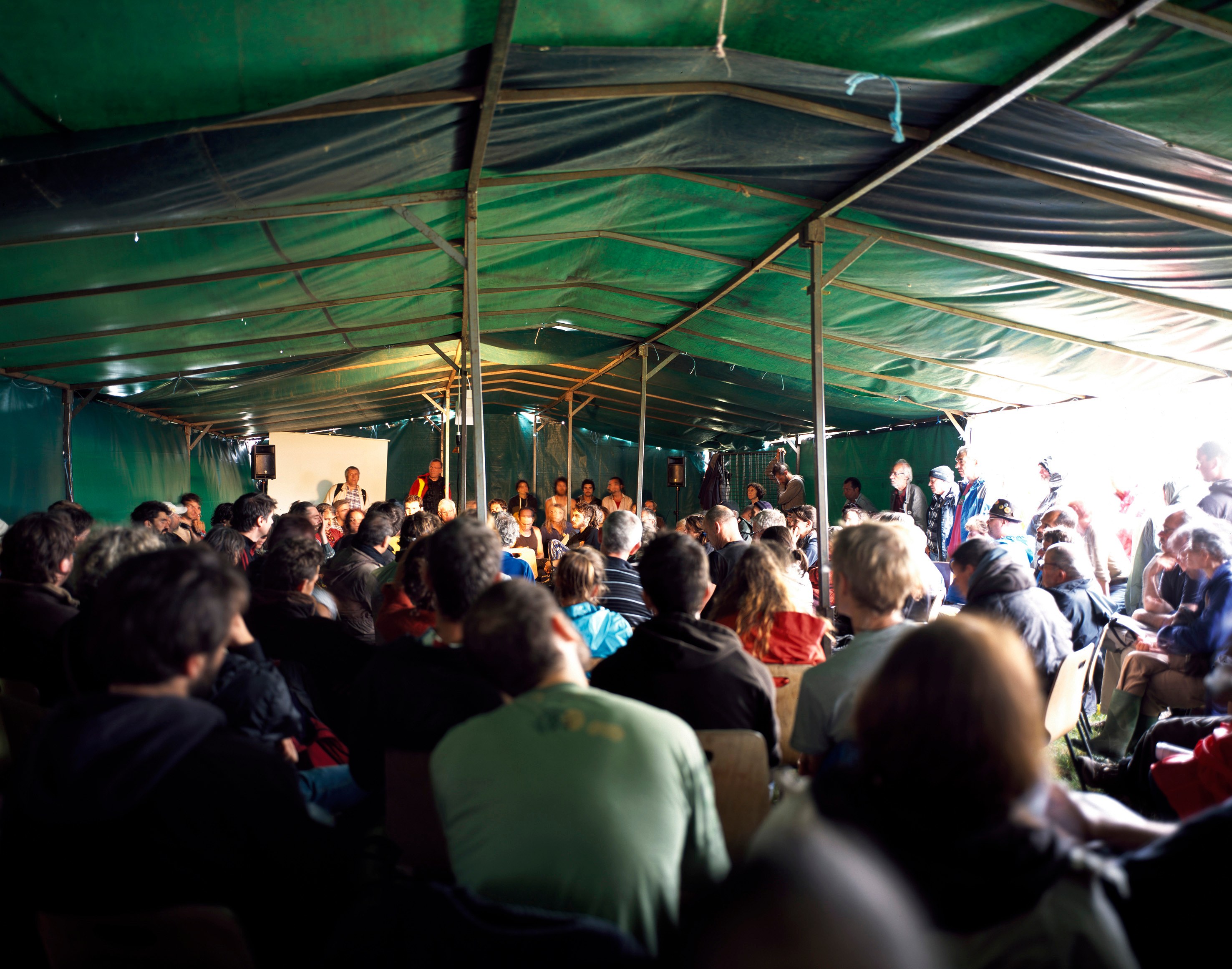 Bruno Serralongue, Chemins cherchés, chemins perdus, transgressions at Air de Paris, photo 21