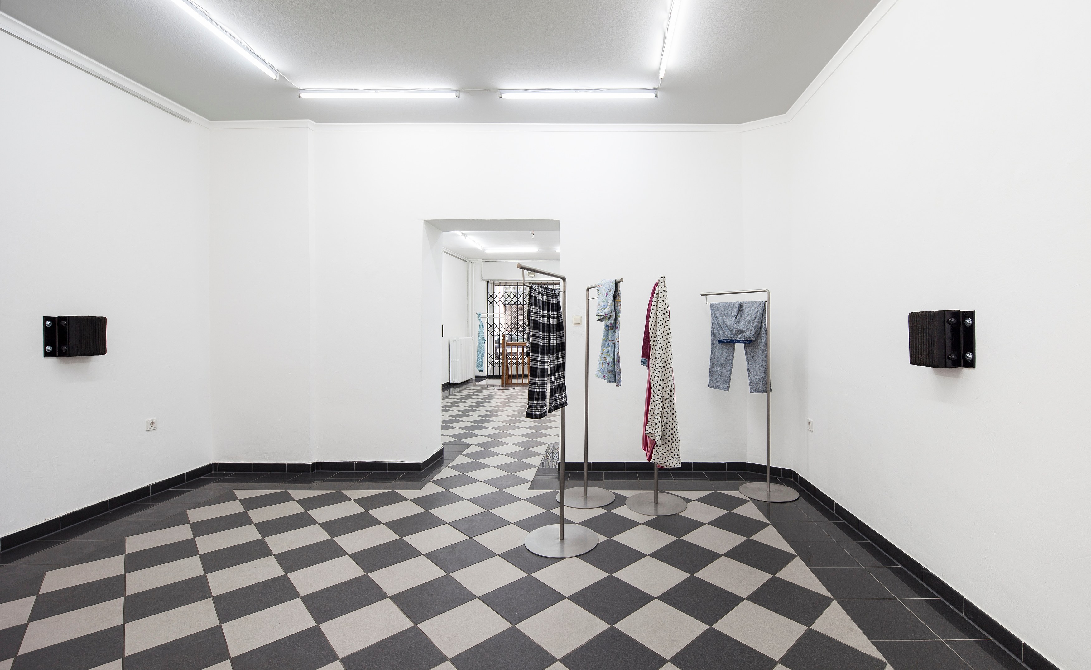 Park McArthur, Passive Vibration Isolation at Lars Friedrich, photo 5