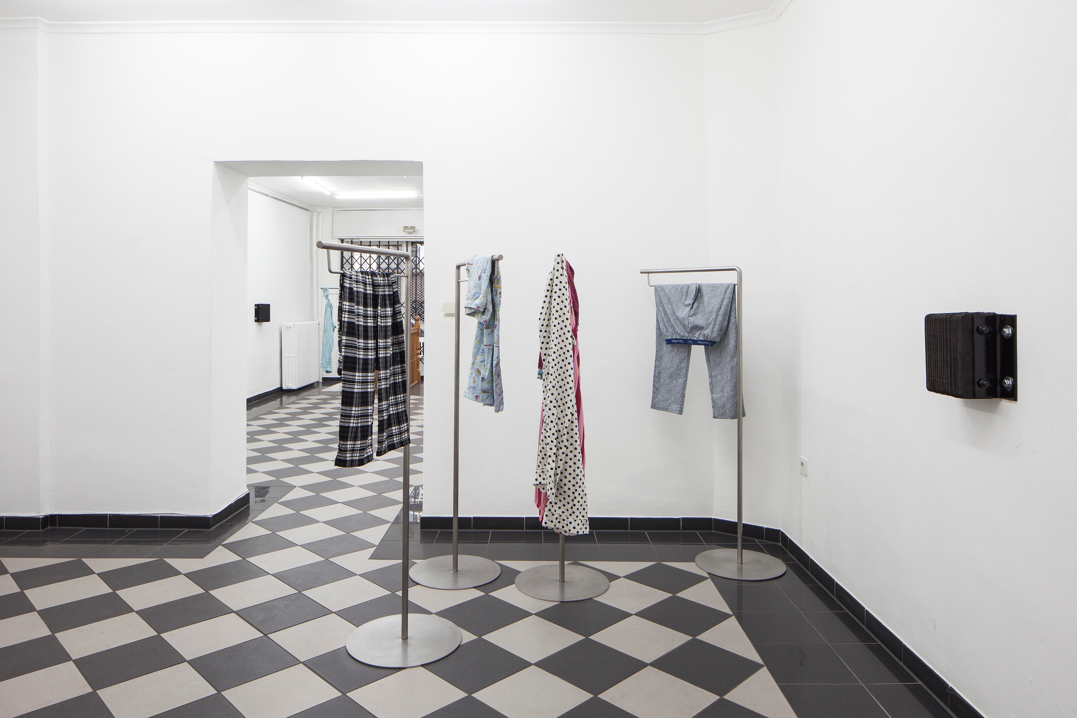 Park McArthur, Passive Vibration Isolation at Lars Friedrich, photo 6