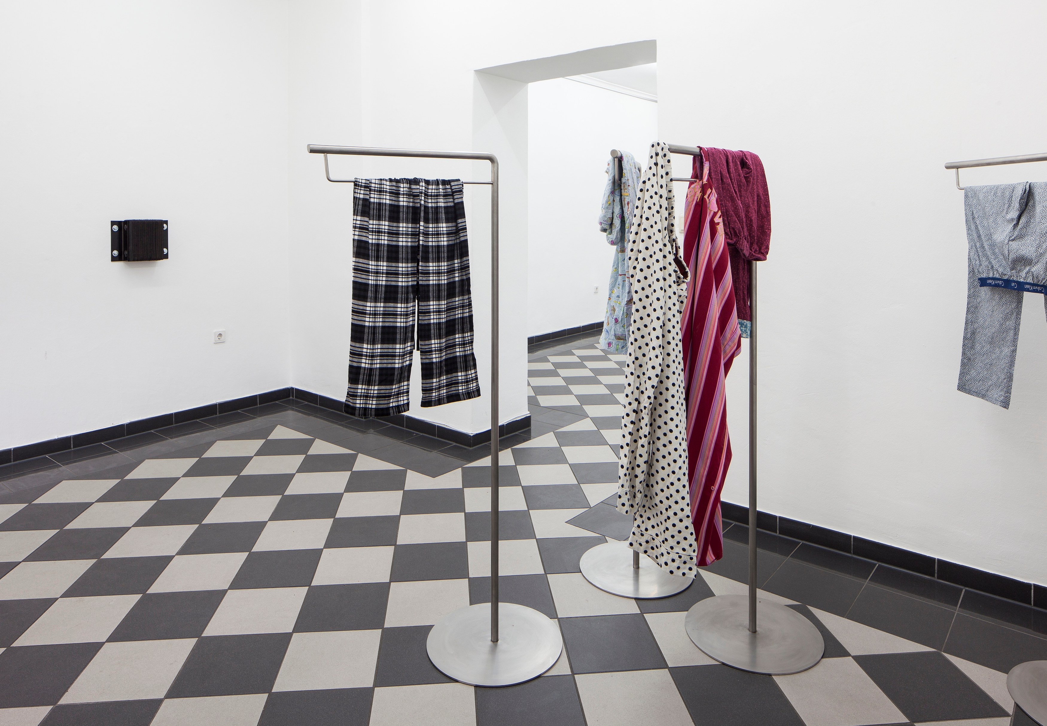 Park McArthur, Passive Vibration Isolation at Lars Friedrich, photo 7