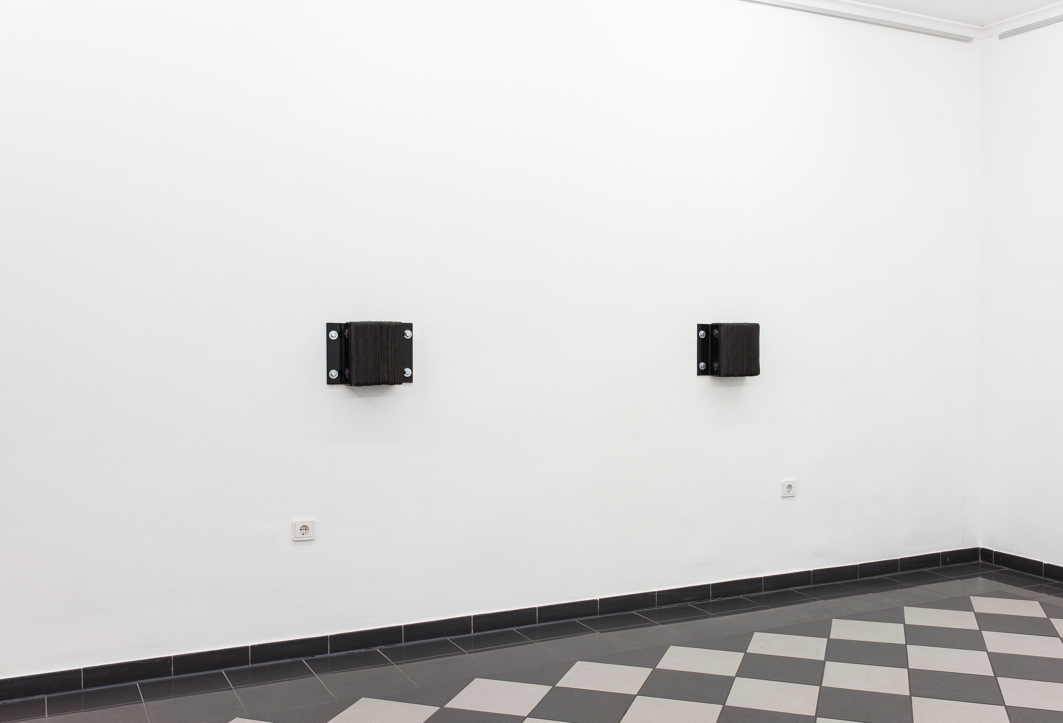 Park McArthur, Passive Vibration Isolation at Lars Friedrich, photo 9