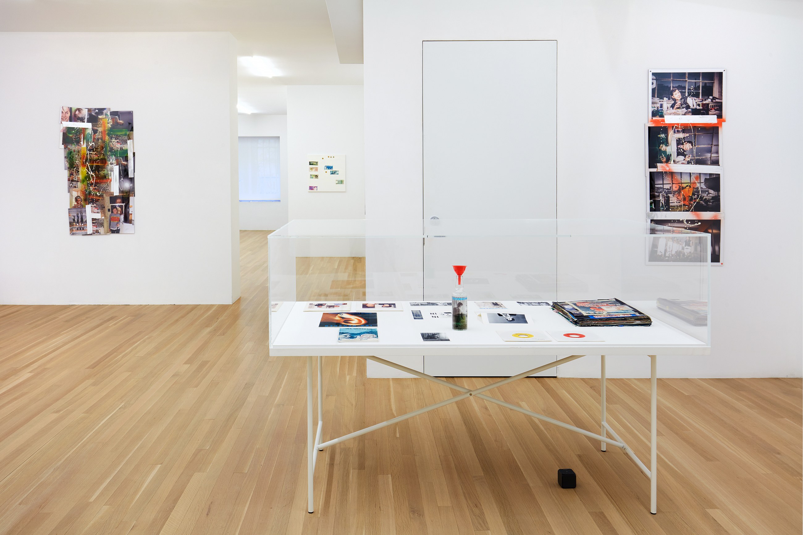 Isa Genzken, Portraits at Galerie Buchholz, Berlin, photo 6