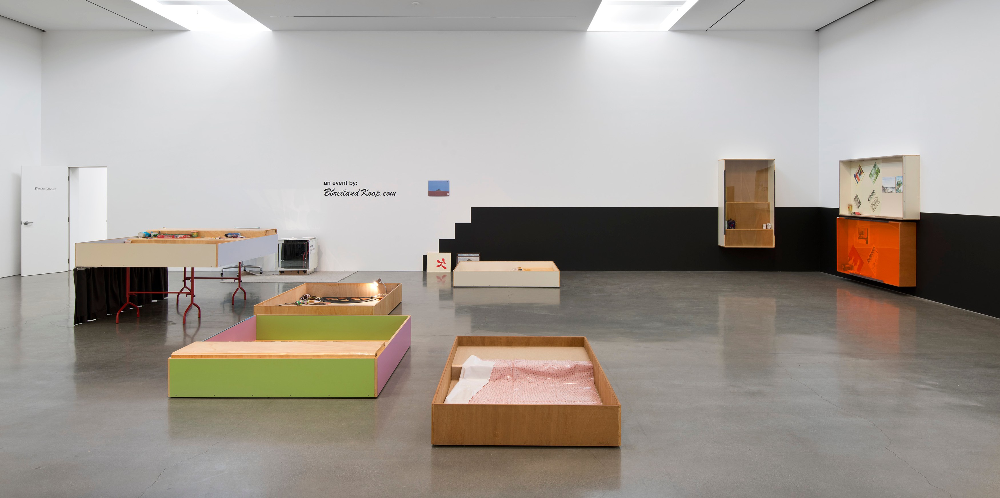 Manfred Pernice, Bbreiland at Regen Projects, photo 3