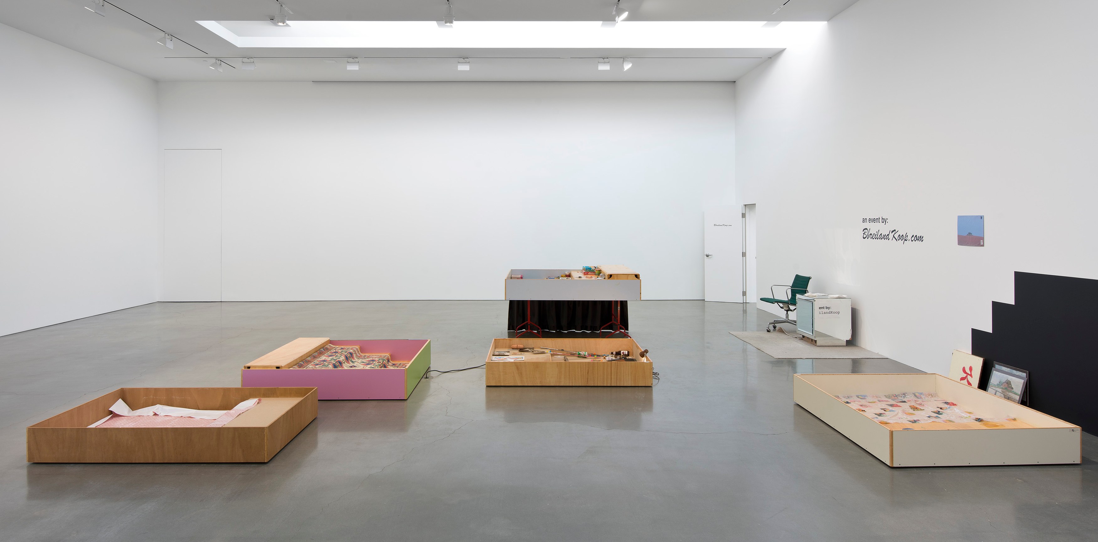 Manfred Pernice, Bbreiland at Regen Projects, photo 5
