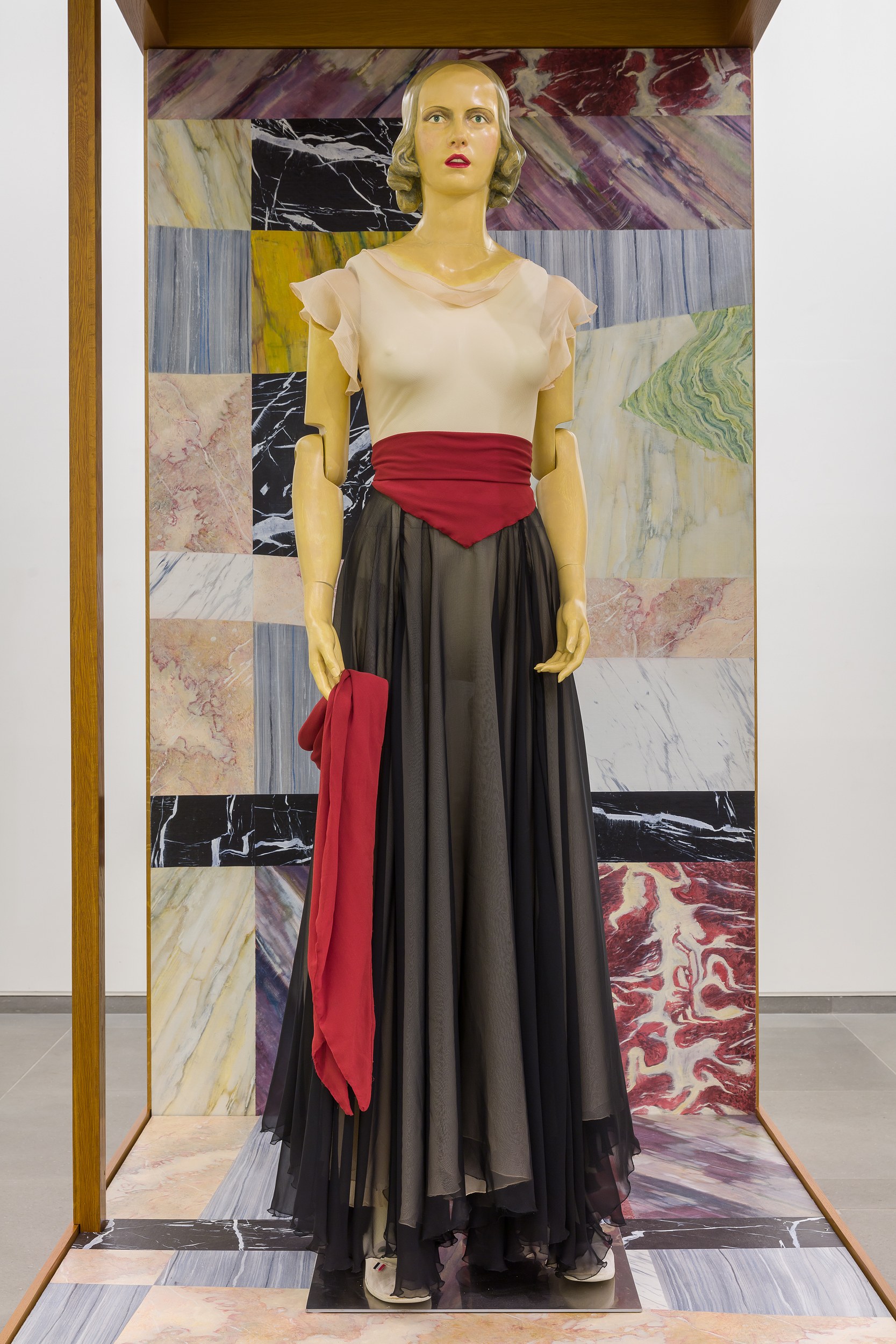 Lucy McKenzie, Giving Up The Shadows On My Face at Cabinet, photo 19