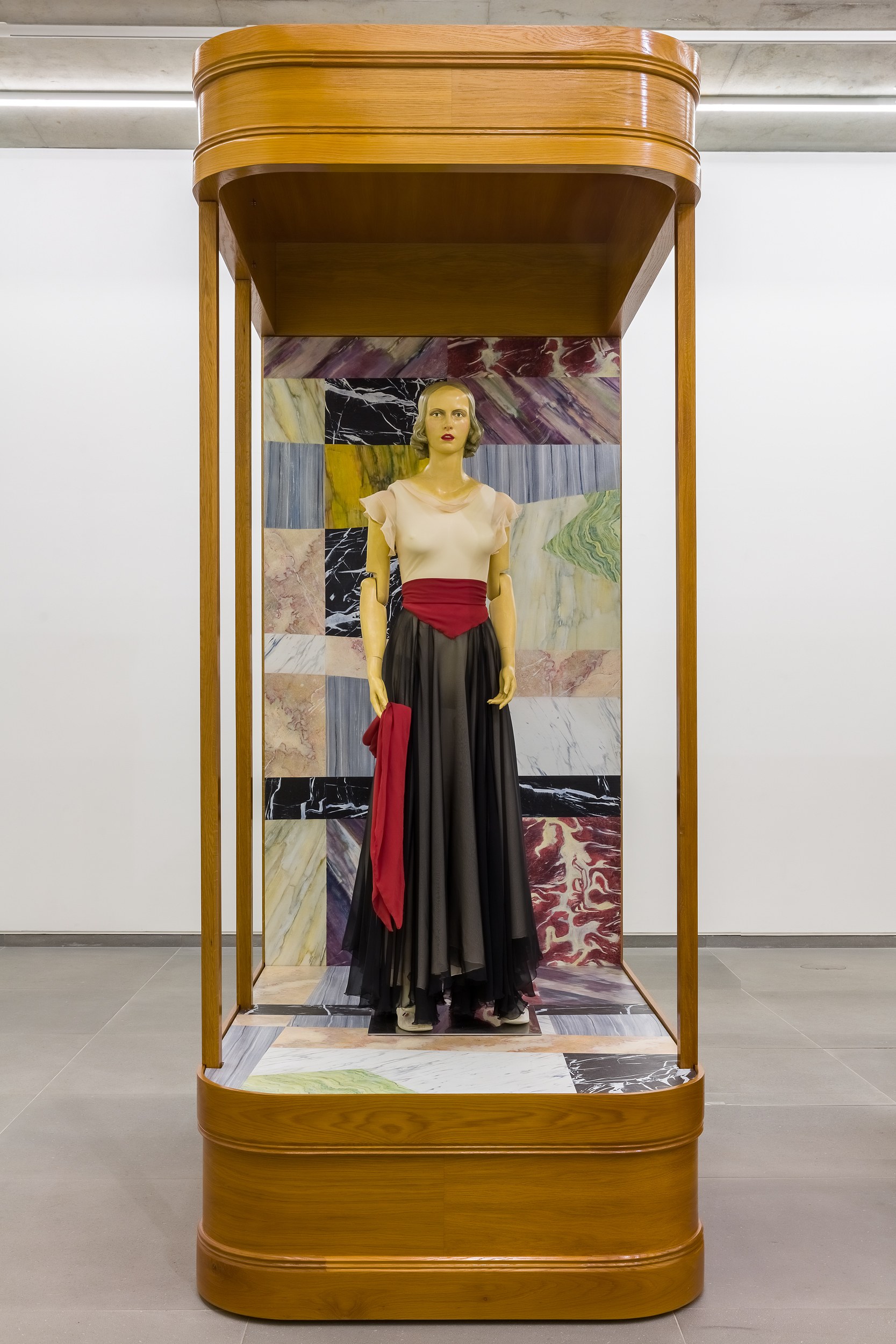 Lucy McKenzie, Giving Up The Shadows On My Face at Cabinet, photo 21