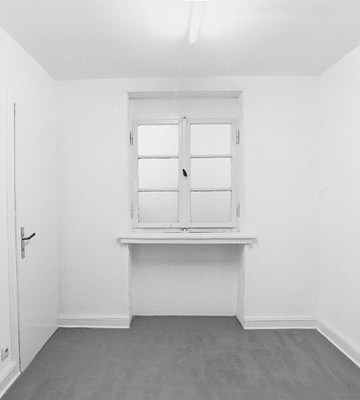 Image 4 of 33