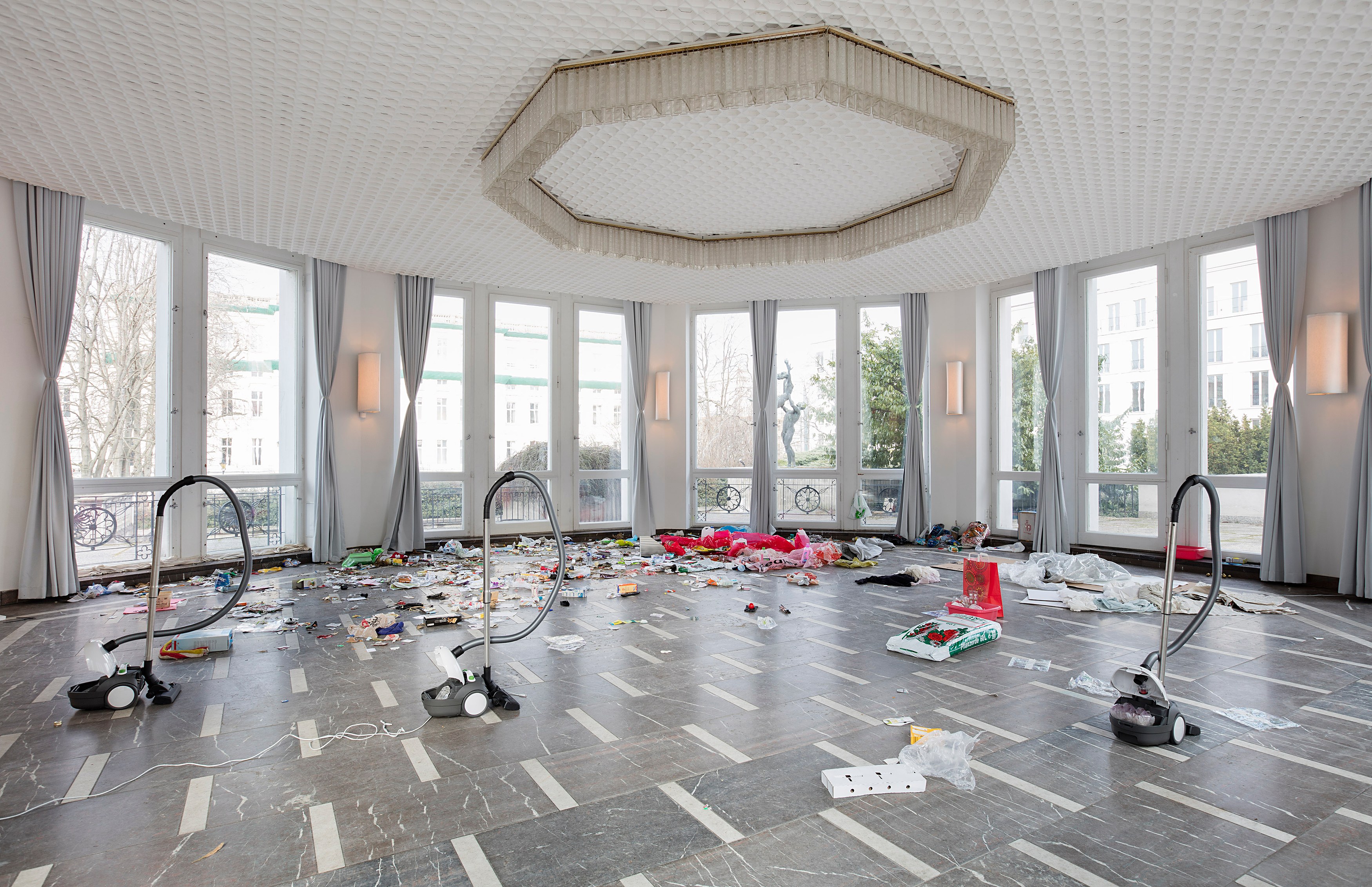 Jason Dodge, Paul Thek, Untitled at Schinkel Pavillon, photo 2