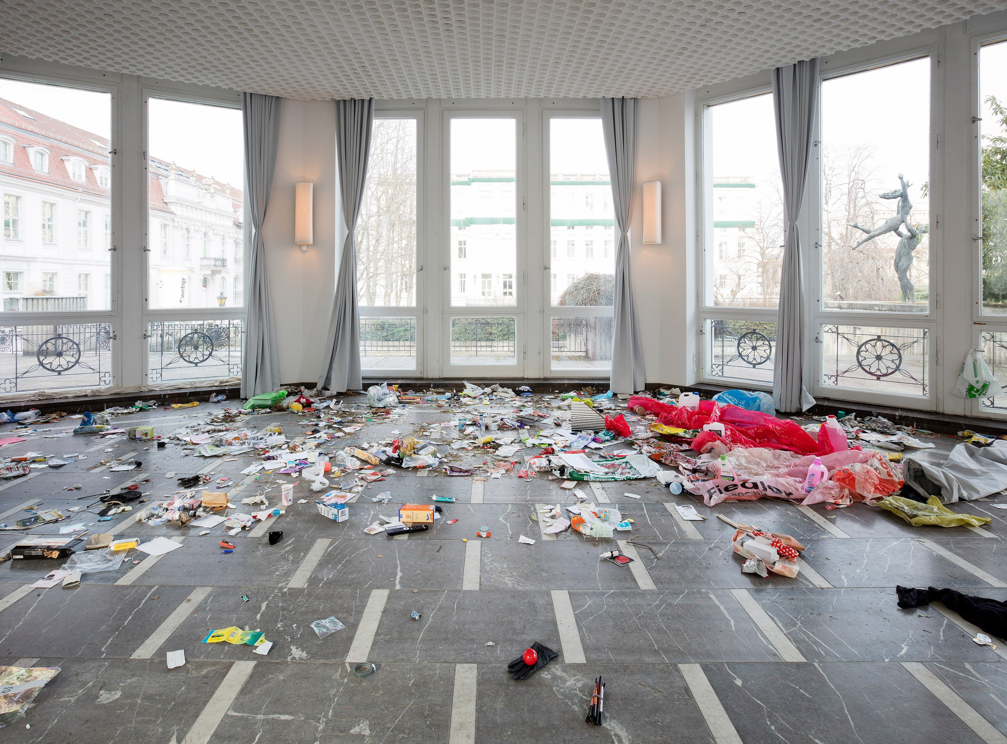 Jason Dodge, Paul Thek, Untitled at Schinkel Pavillon, photo 3