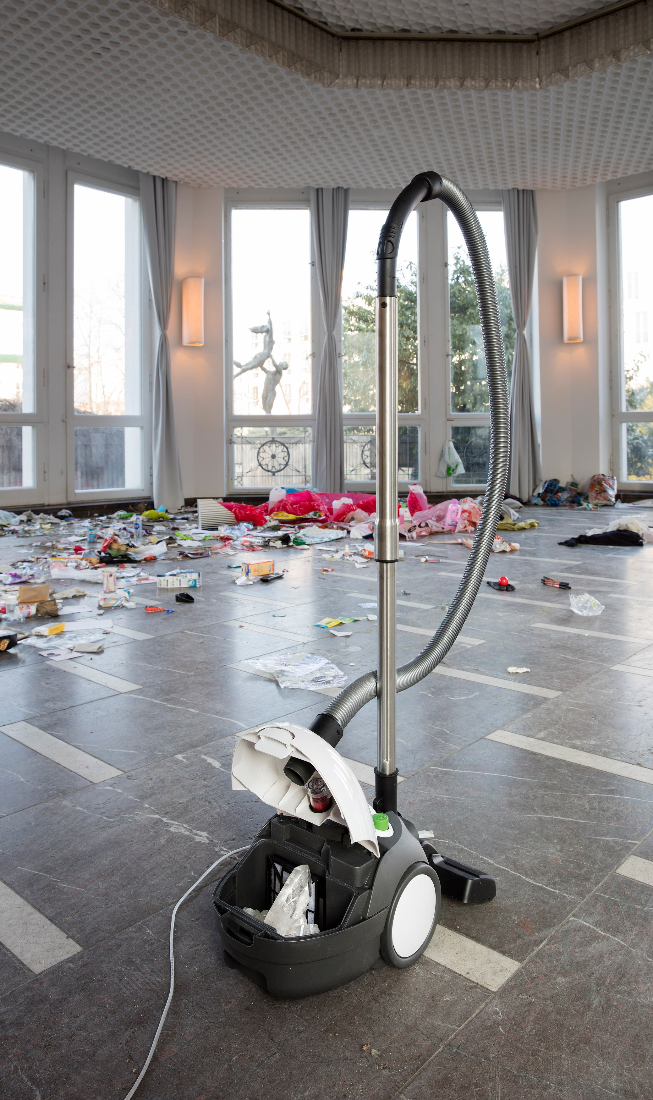 Jason Dodge, Paul Thek, Untitled at Schinkel Pavillon, photo 10