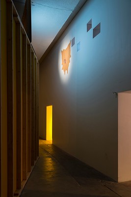 Image 2 of 28