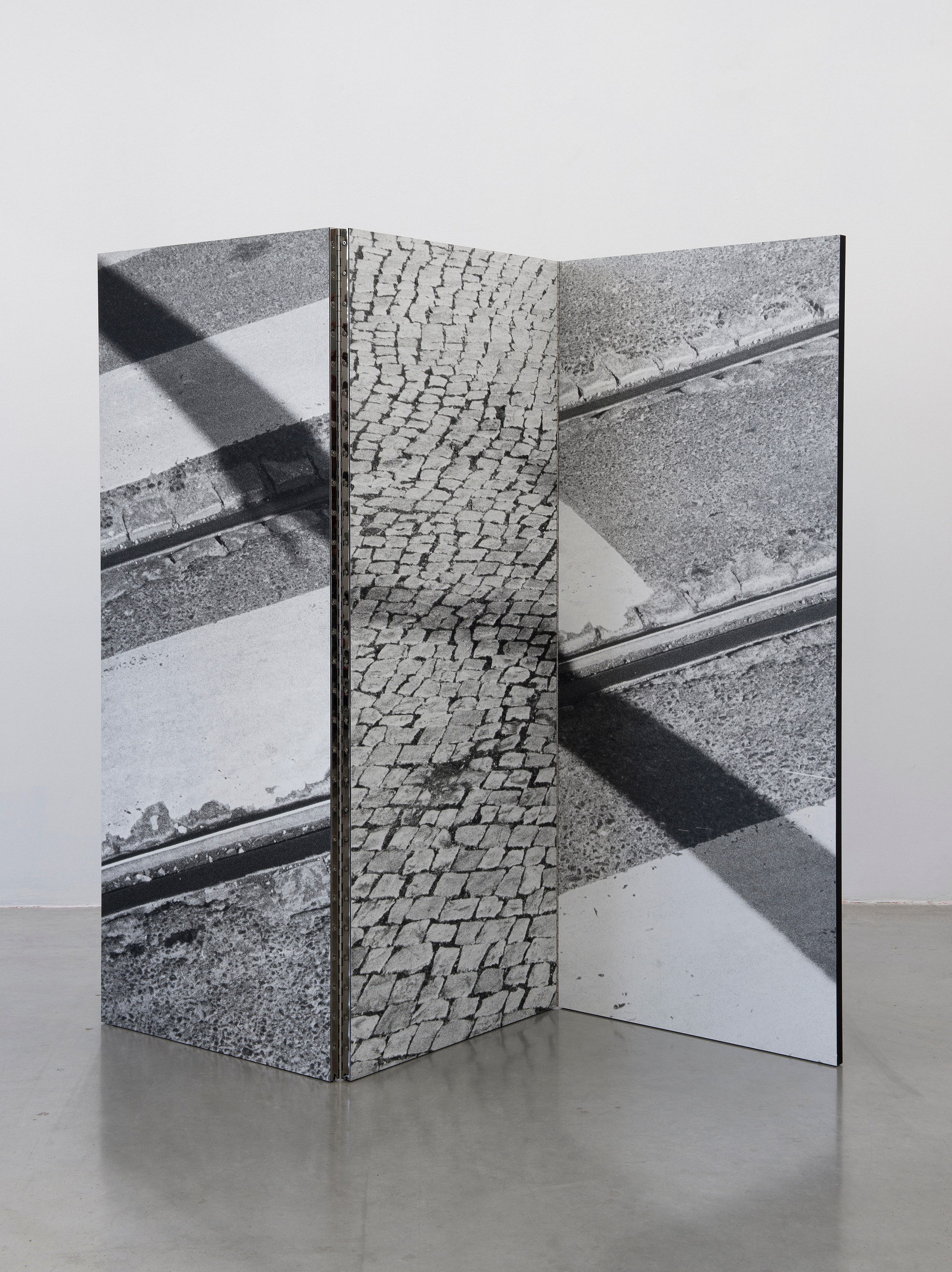 Jef Geys, Paravents (As Sombras de Lisboa) at Air de Paris, photo 17