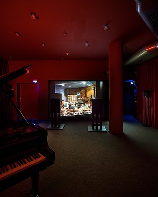 Image 3 of 6