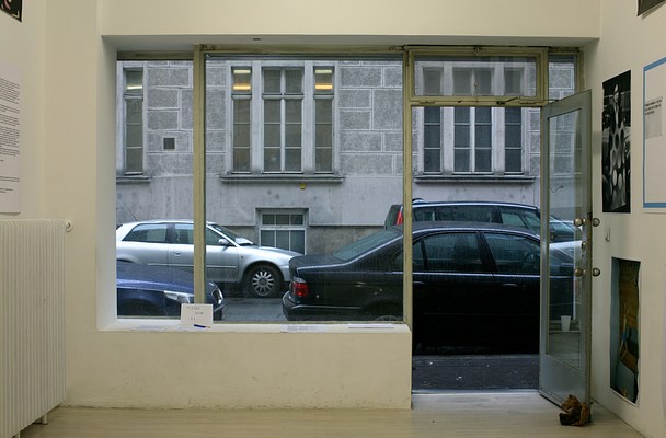 Image 4 of 44
