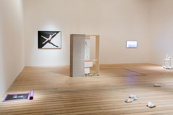 Image 4 of 40