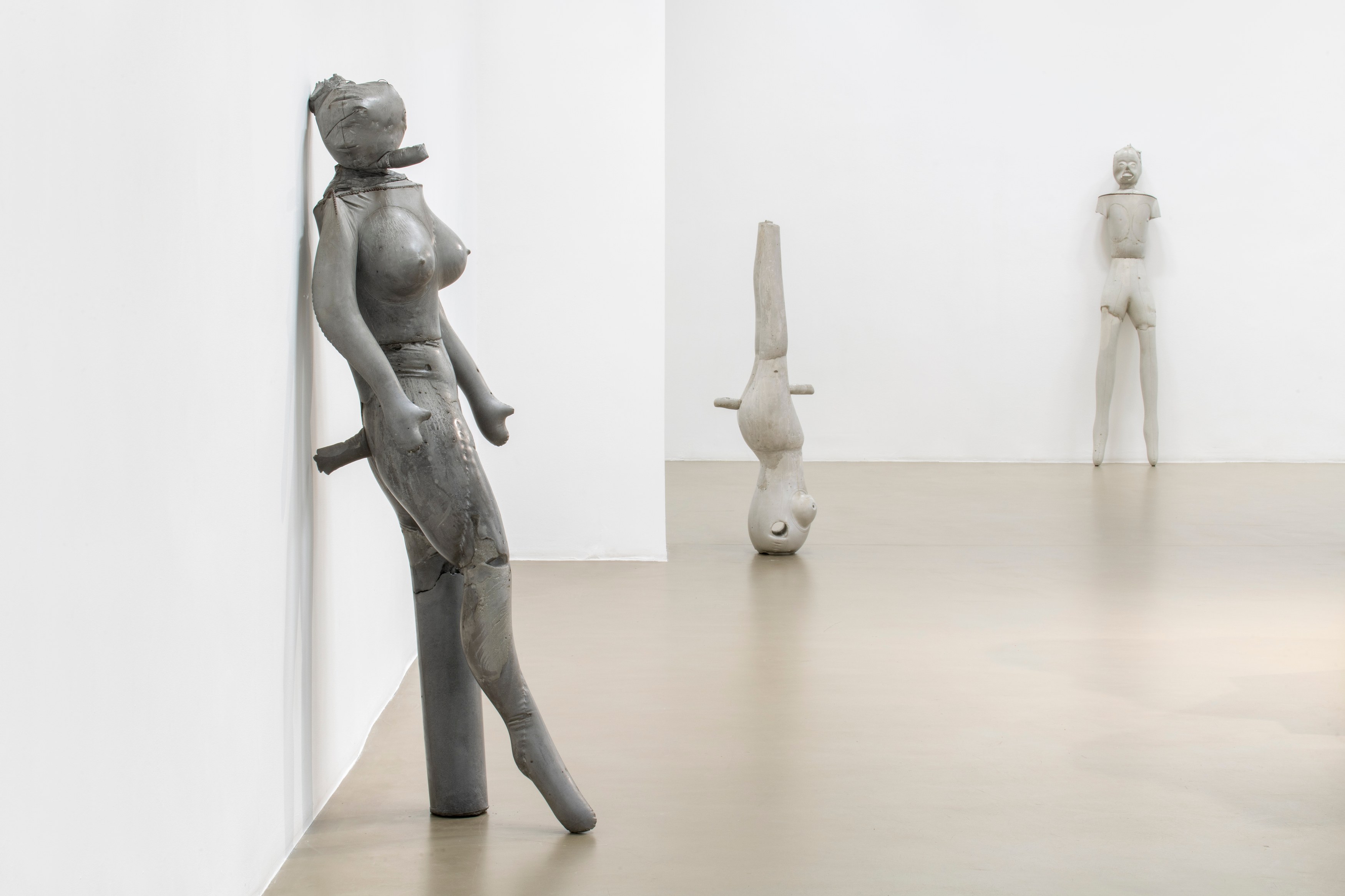 Jean-Luc Moulène, Implicites & Objets at Galerie Chantal Crousel, photo 2