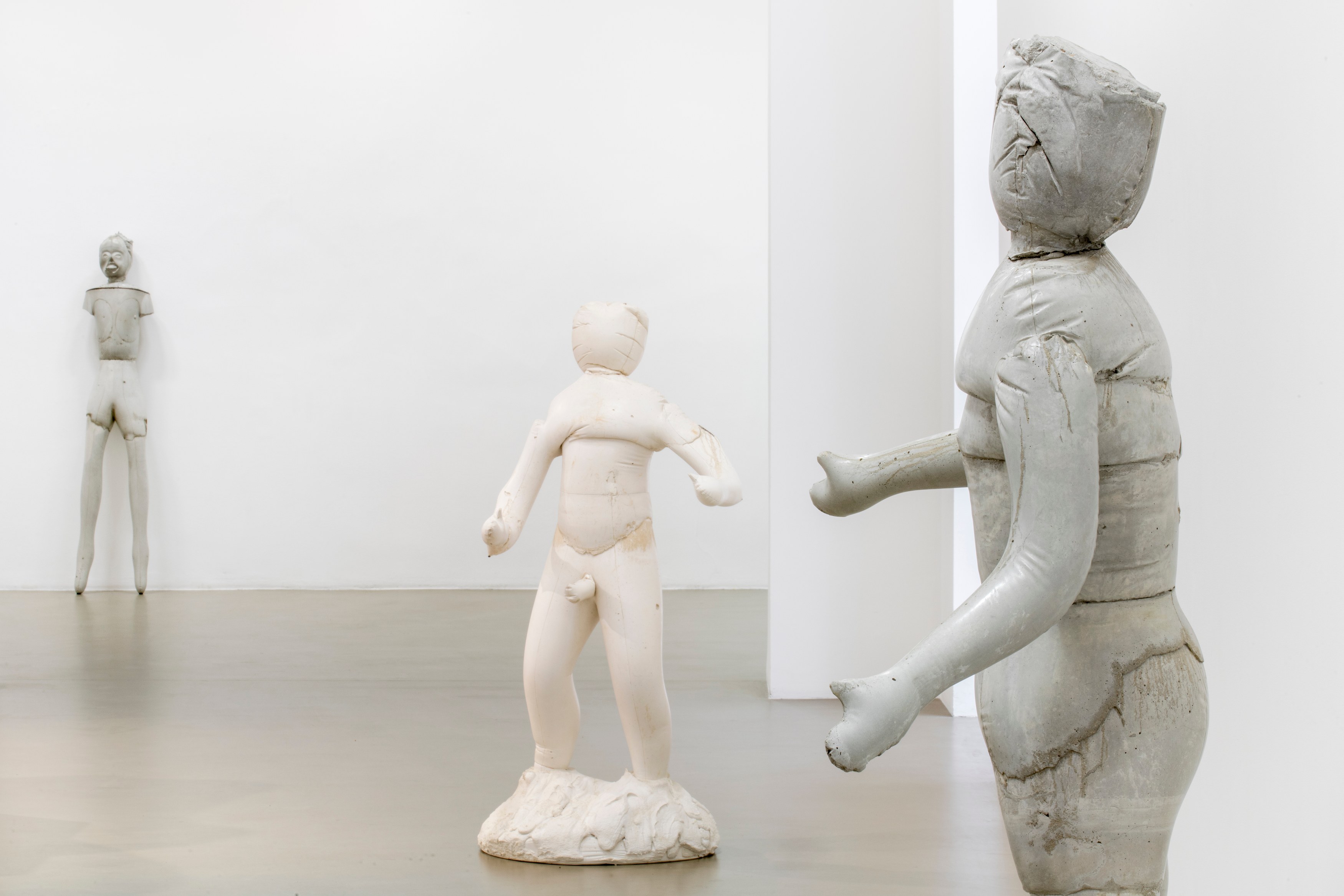 Jean-Luc Moulène, Implicites & Objets at Galerie Chantal Crousel, photo 5