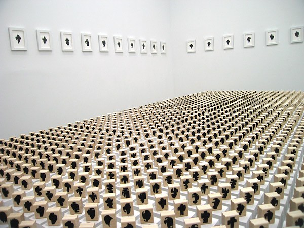 Allan McCollum, Shapes from Maine at Petzel, photo 2