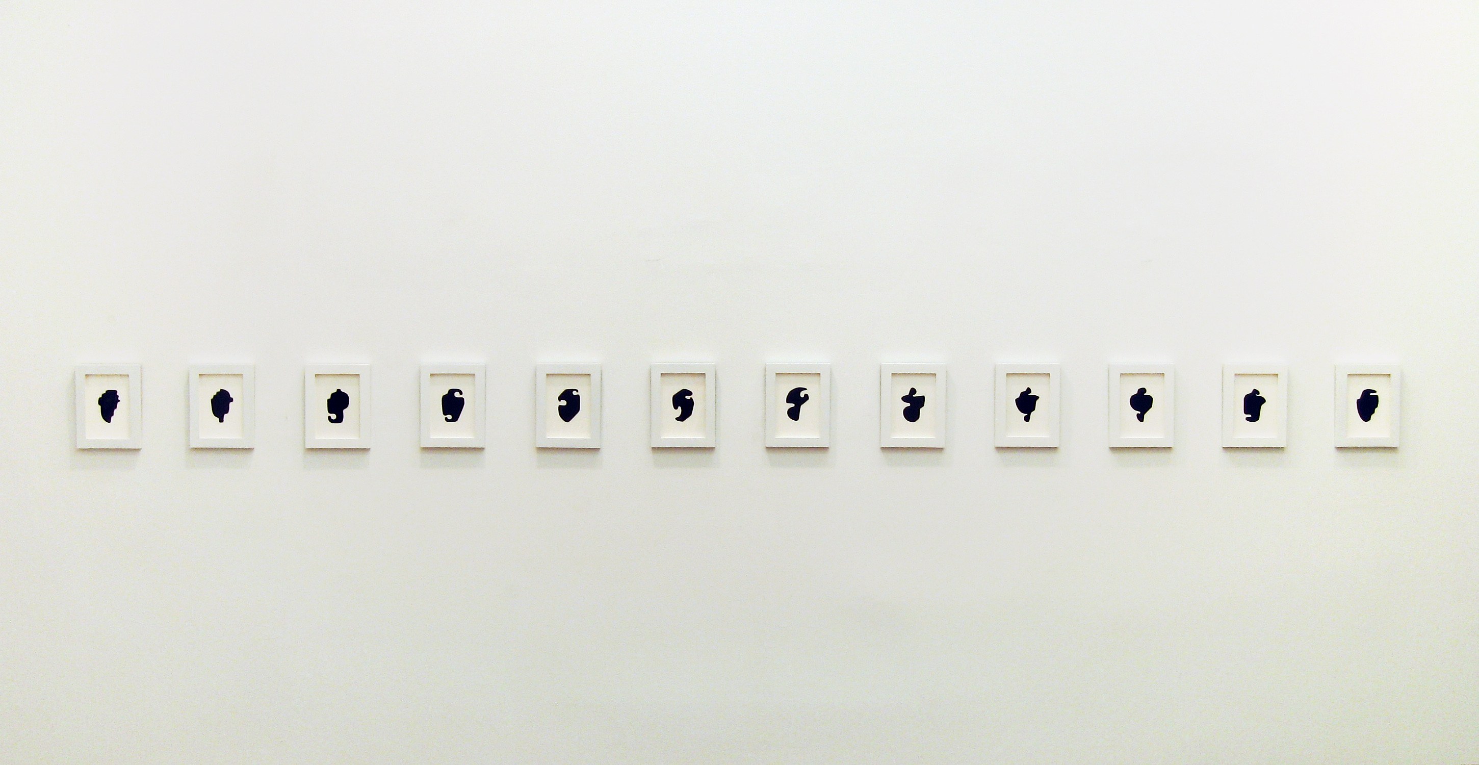 Allan McCollum, Shapes from Maine at Petzel, photo 3