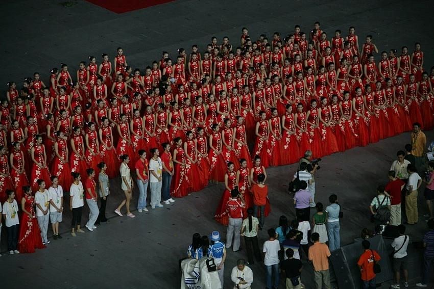 Sarah Morris, Beijing at Petzel, photo 8