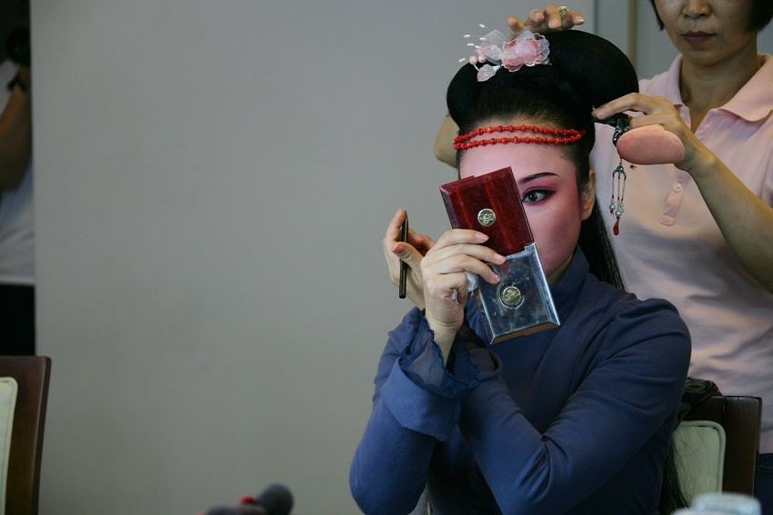 Sarah Morris, Beijing at Petzel, photo 9