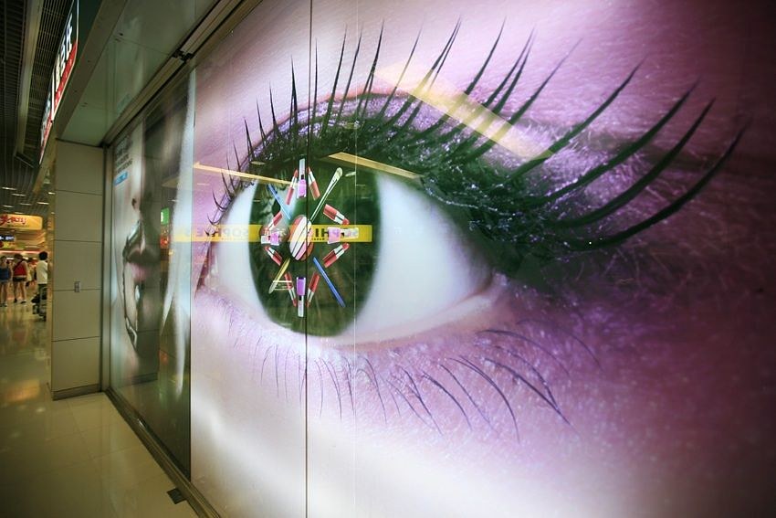Sarah Morris, Beijing at Petzel, photo 10