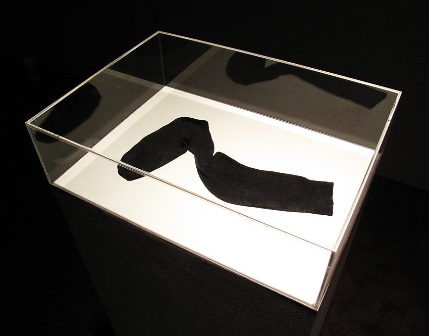 Christian Jankowski, Strip the Auctioneer at Petzel, photo 6