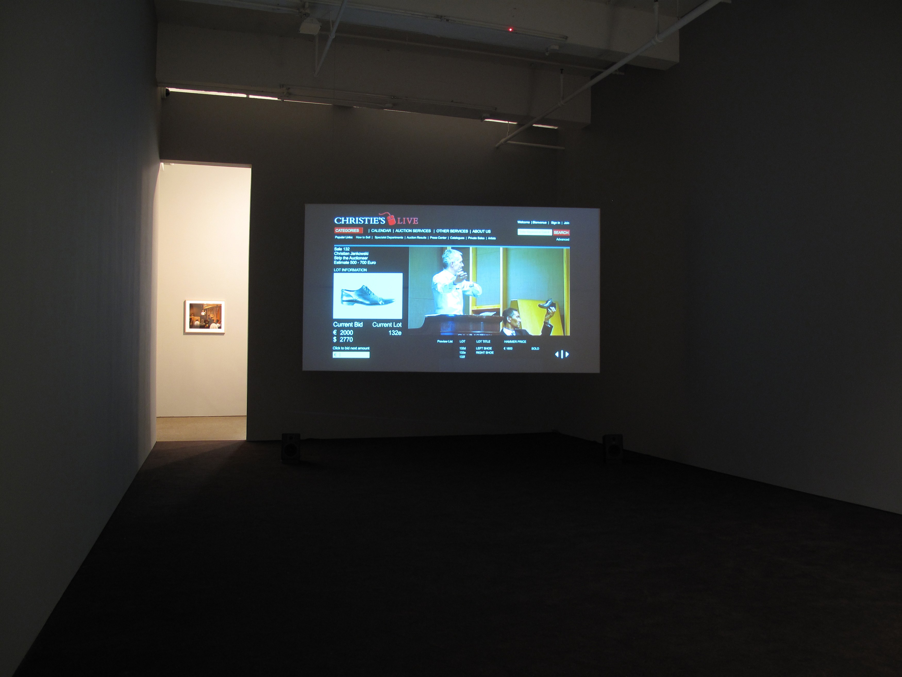 Christian Jankowski, Strip the Auctioneer at Petzel, photo 2