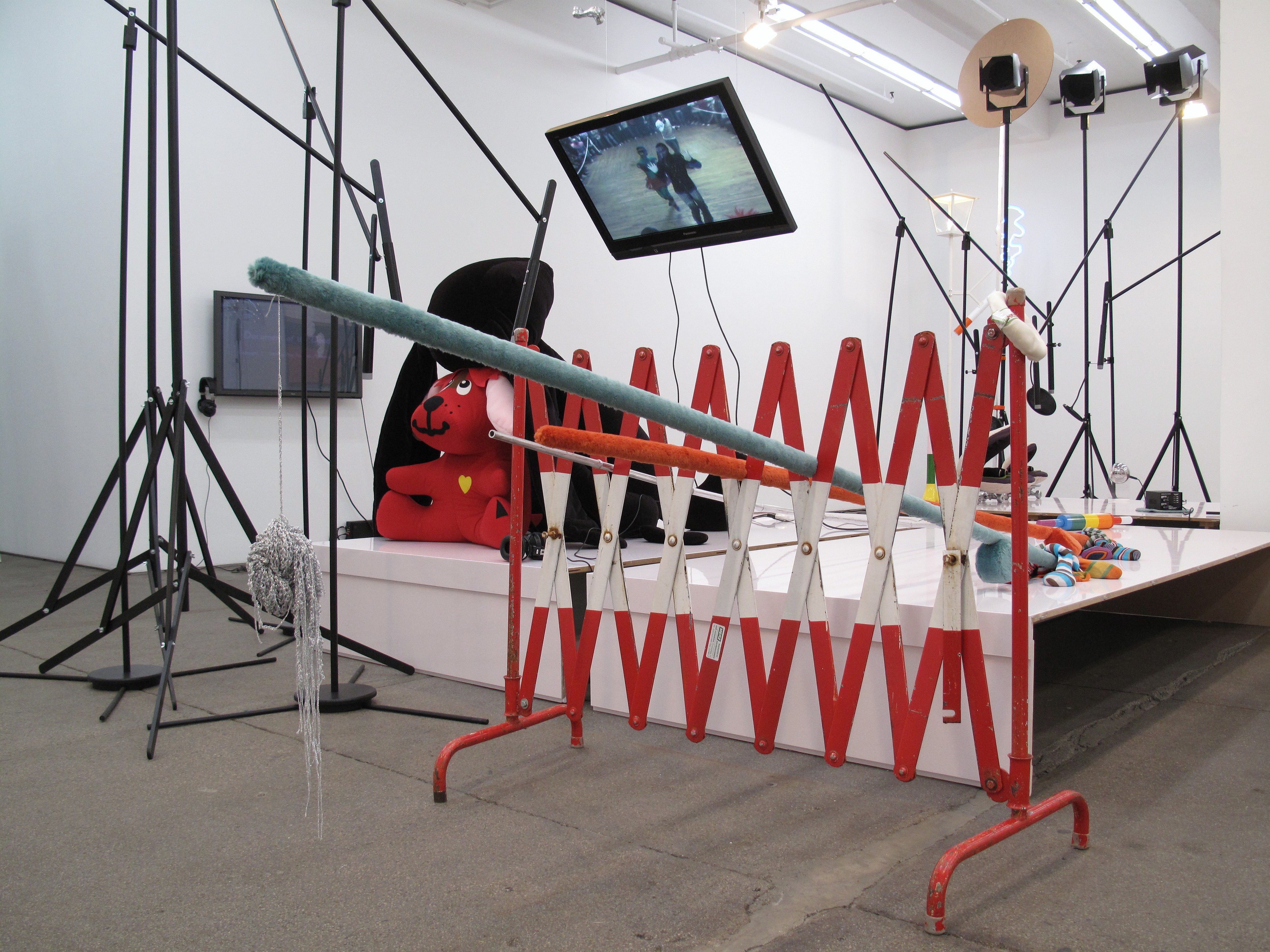 Cosima von Bonin, The Juxtaposition of Nothings at Petzel, photo 2