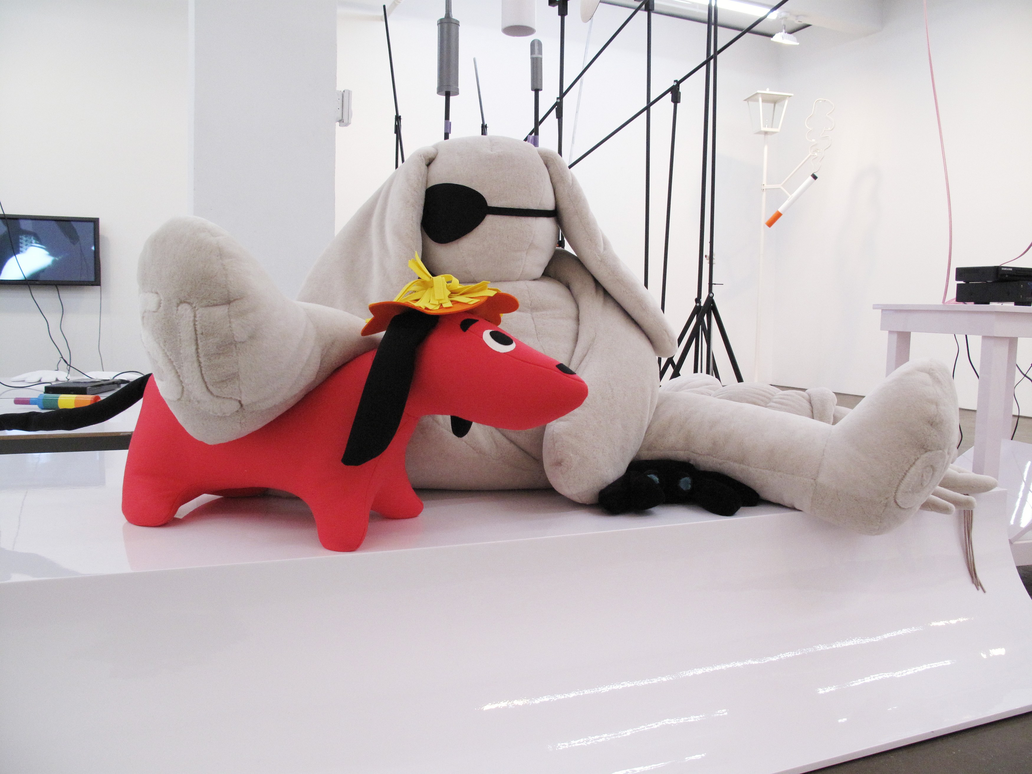 Cosima von Bonin, The Juxtaposition of Nothings at Petzel, photo 8