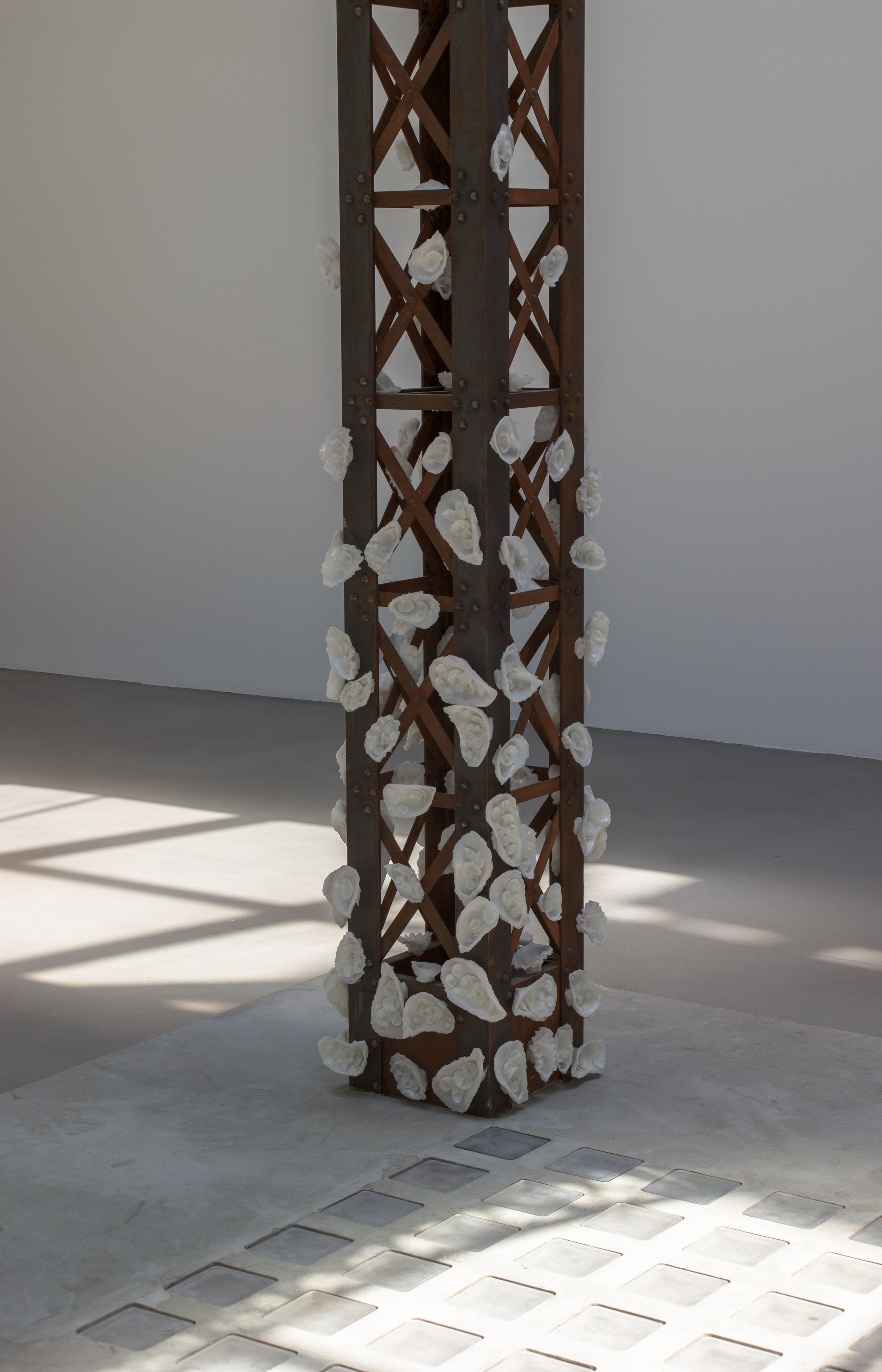 Keith Edmier, Regeneratrix at Petzel, photo 10
