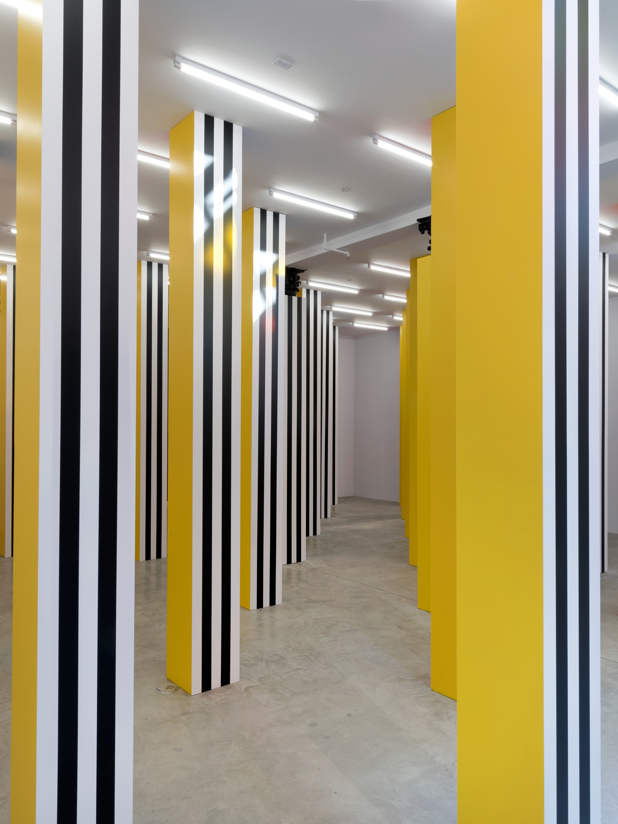 Daniel Buren, To Align: works in situ 2017 at Bortolami, photo 39