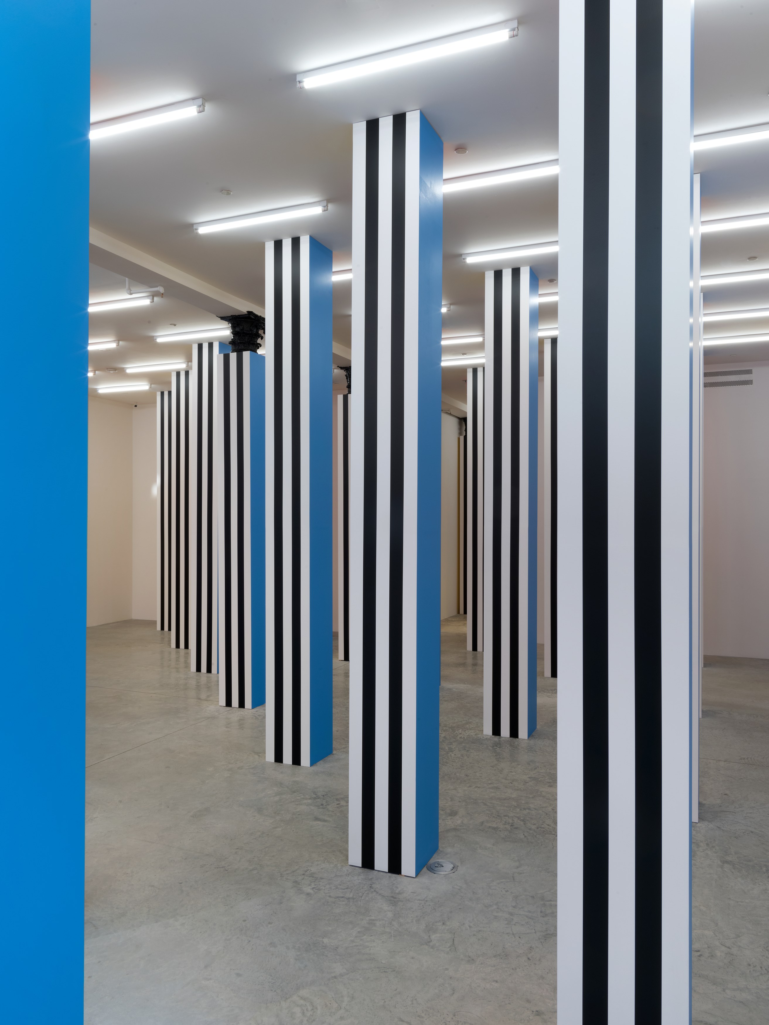 Daniel Buren, To Align: works in situ 2017 at Bortolami, photo 45