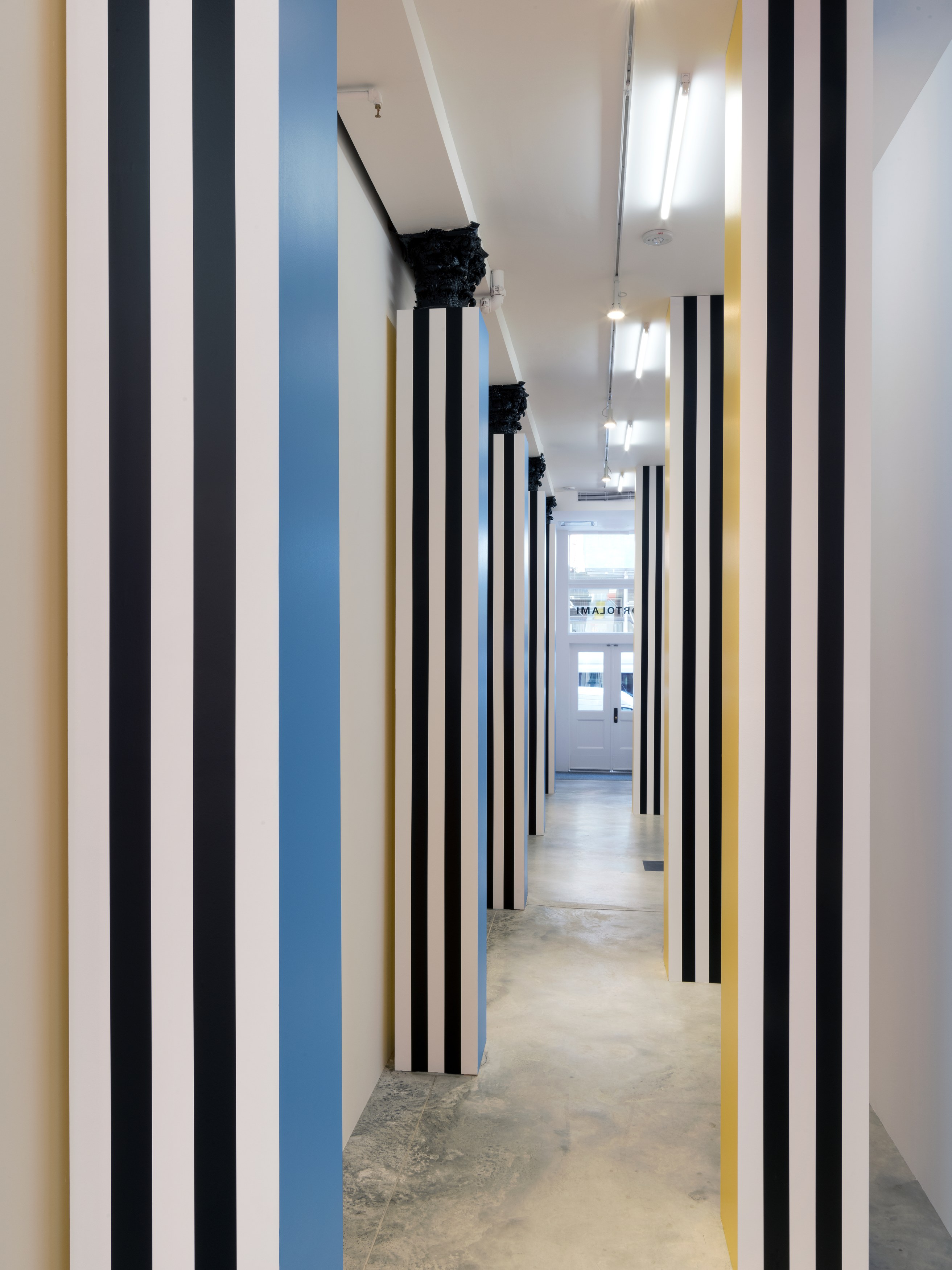 Daniel Buren, To Align: works in situ 2017 at Bortolami, photo 51