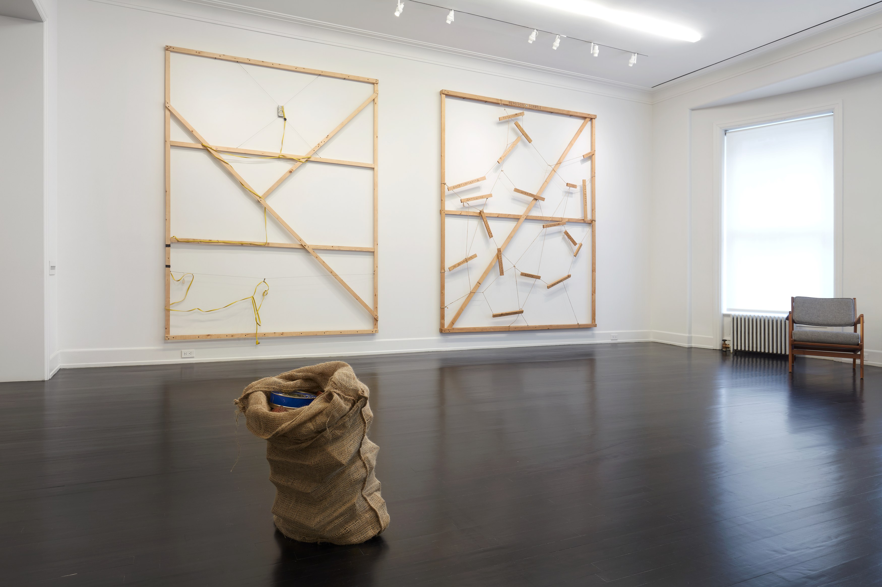 Georg Herold, Untitled at Petzel, photo 2