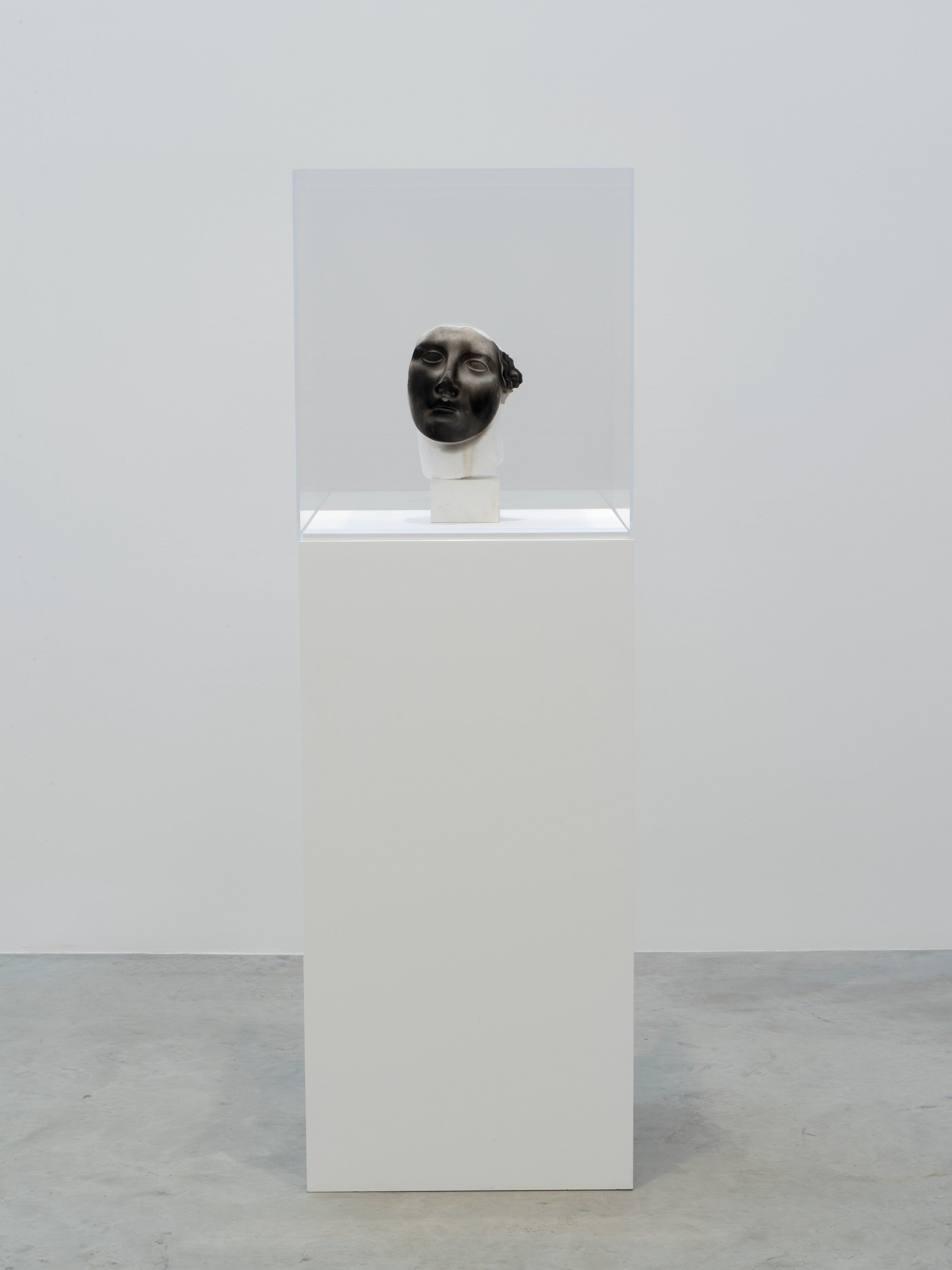 Claudio Parmiggiani, Claudio Parmiggiani at Bortolami, photo 12