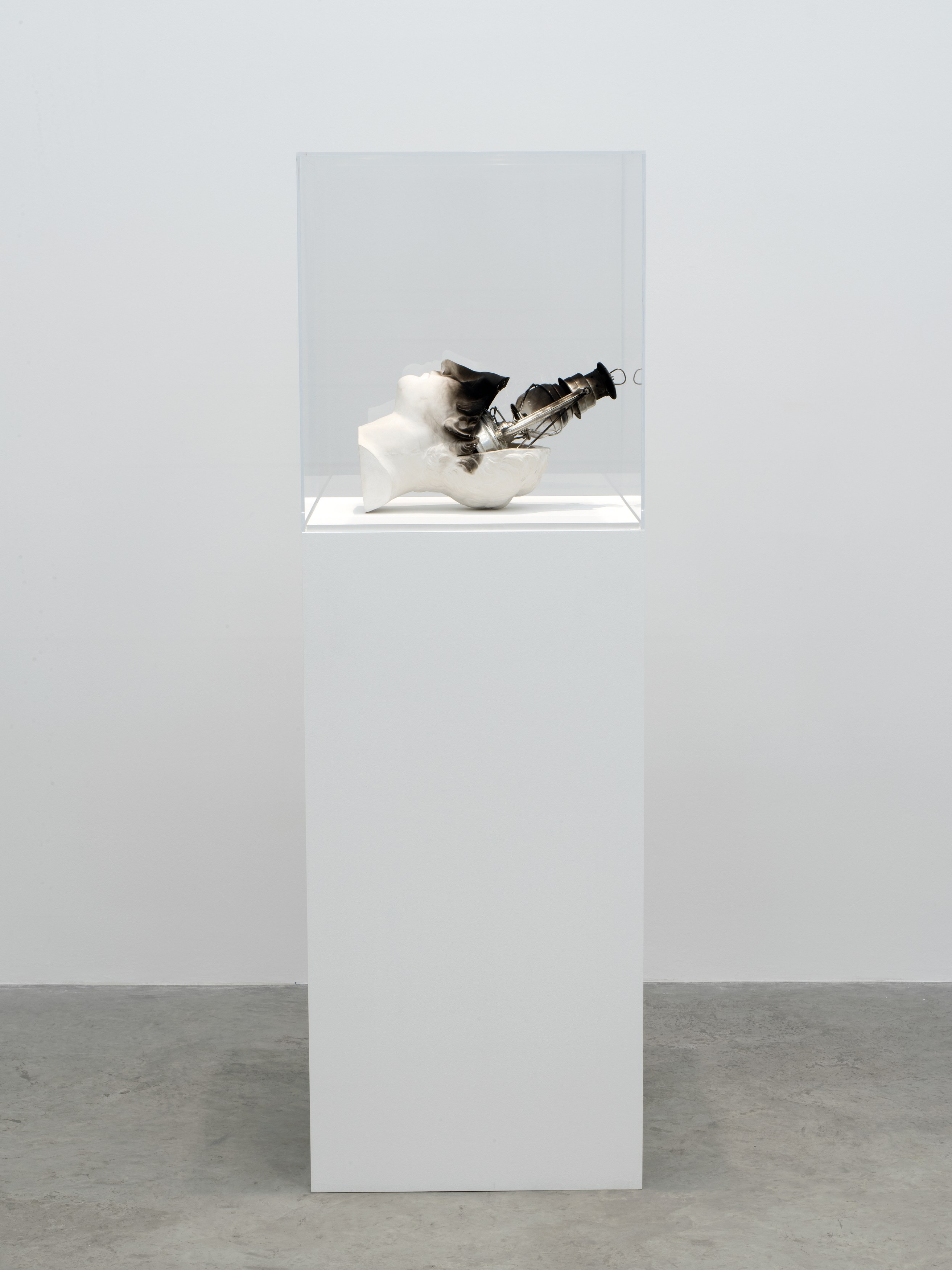 Claudio Parmiggiani, Claudio Parmiggiani at Bortolami, photo 13