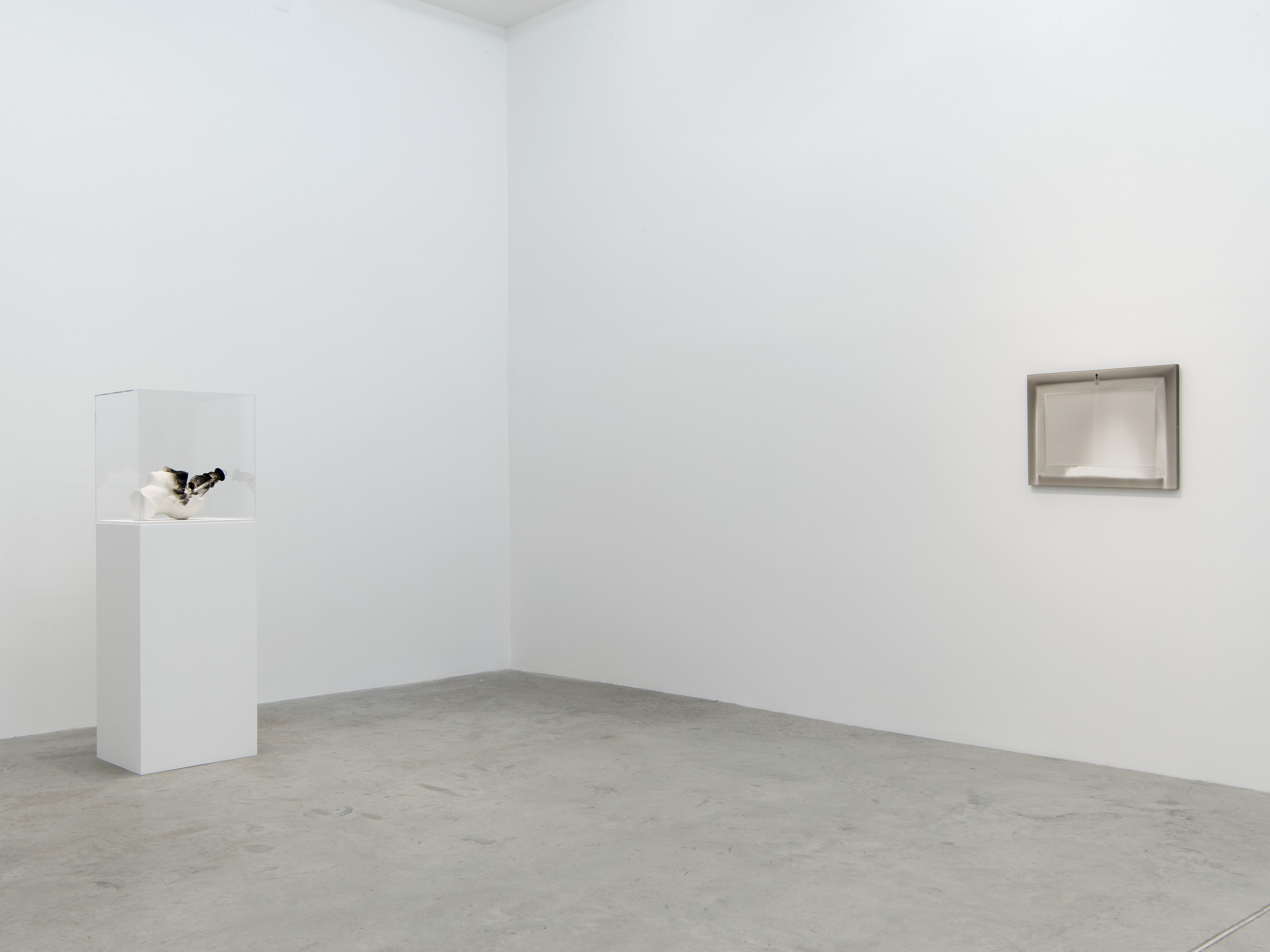 Claudio Parmiggiani, Claudio Parmiggiani at Bortolami, photo 15