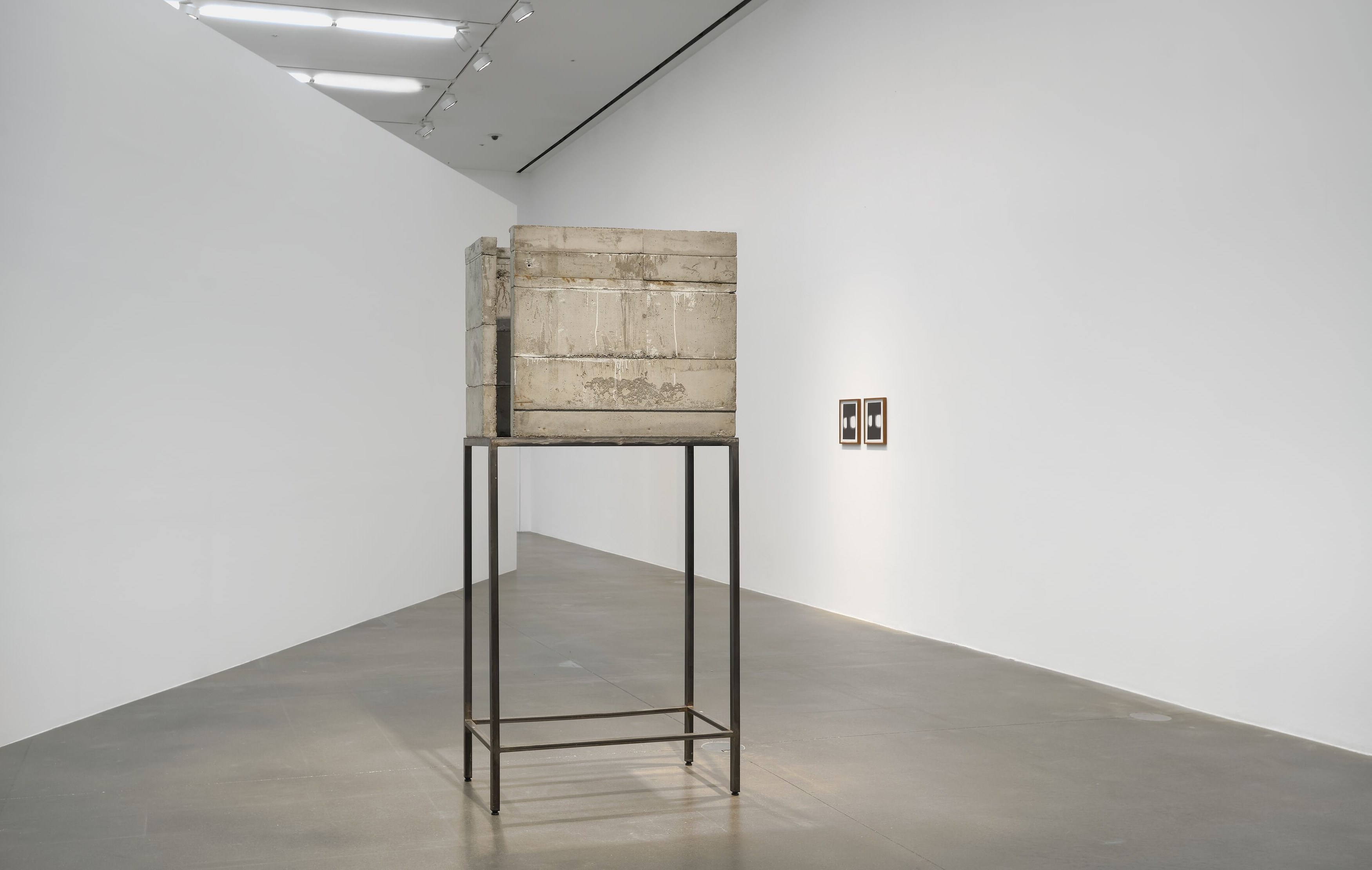 Isa Genzken, Window at Hauser & Wirth, photo 2